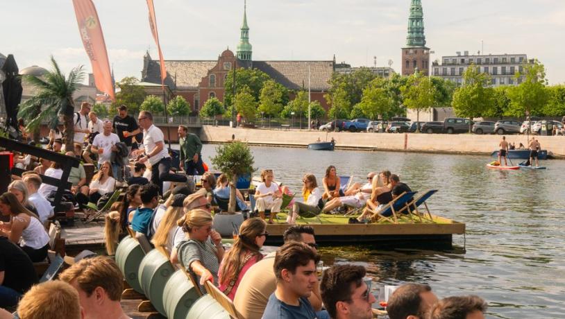 Drinks with a harbour view - Kayak Bar