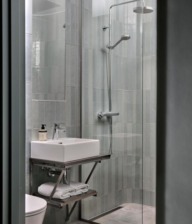 Hotel Hans Standard Double Room 9